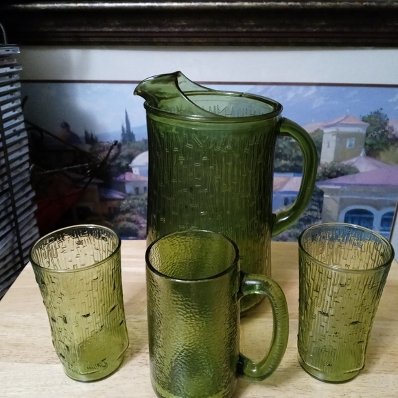 🎋🎉4 Beautiful Green Drinking Items🎍🎊Pitcher,Mug,2 Glasses.🏫 - Picture 6 of 6